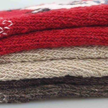 3-pack strumor i alpackaull i färgerna grå, röd och caramel