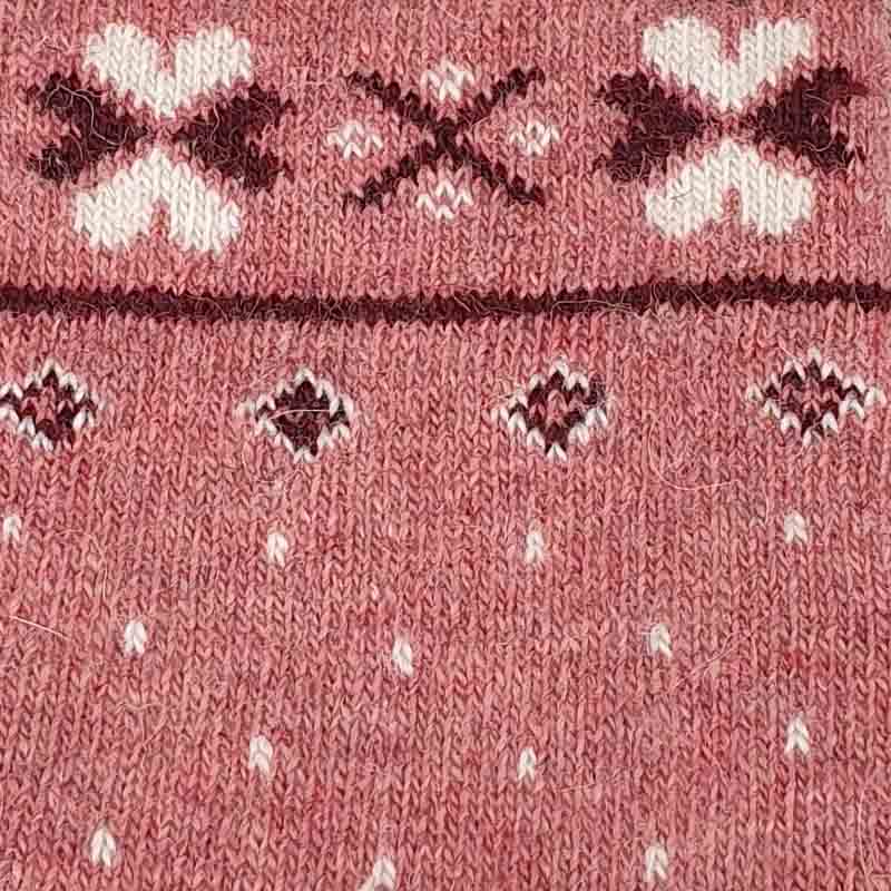 Ett par strumpor i stilrent vintermönster, storlek 35-38, färg rosa