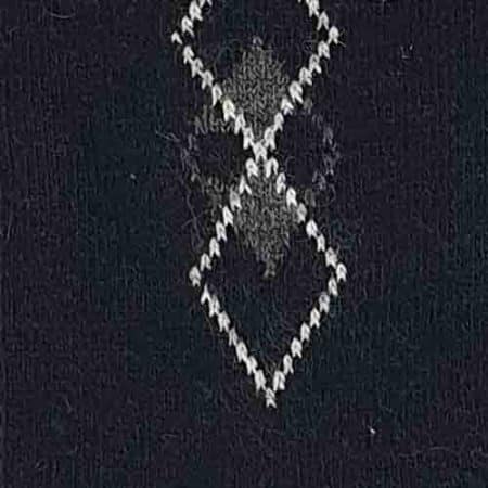 Ett par strumpor i färgen svart för storlekarna 40-46 - med rutigt motiv