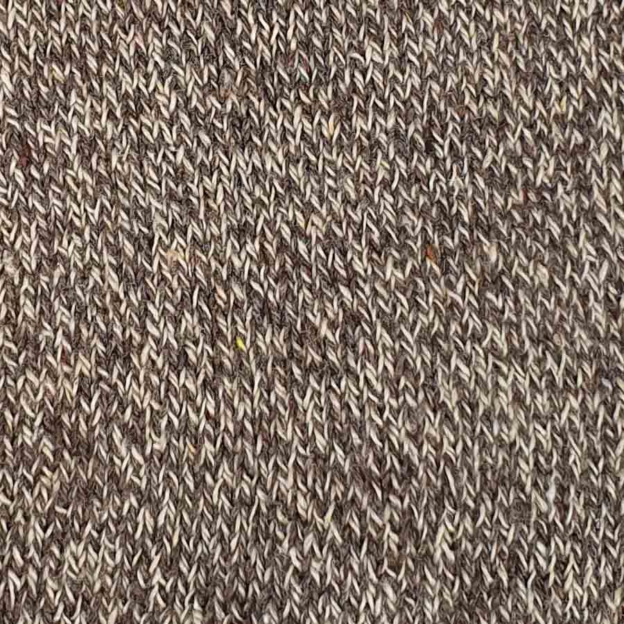 Grovt stickade strumpor i storlekarna 39-46, färg brun