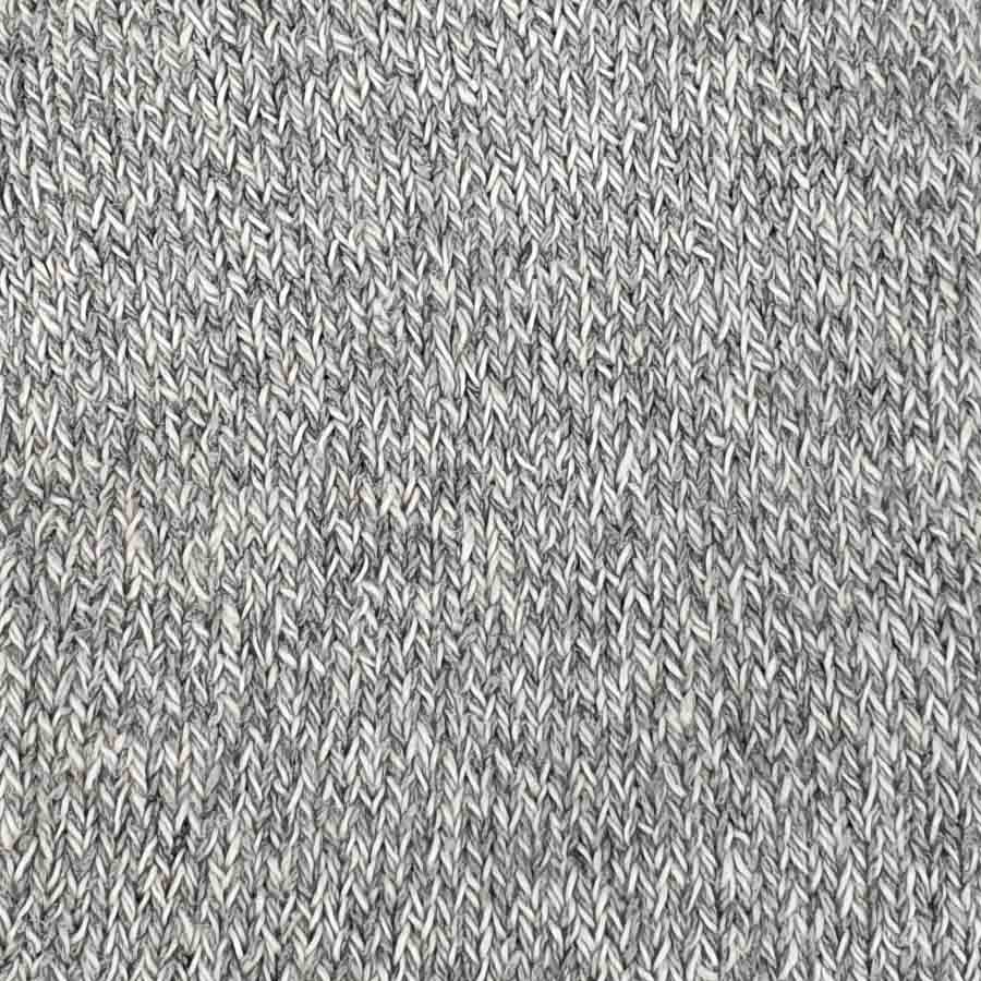 Grovt stickade strumpor i storlekarna 39-46, färg ljusgrå