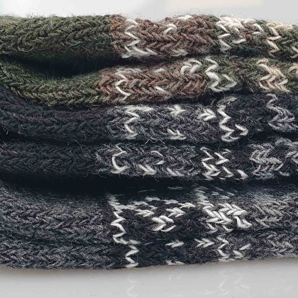 3-pack strumpor i alpackaull i färgerna brun, svart och grå