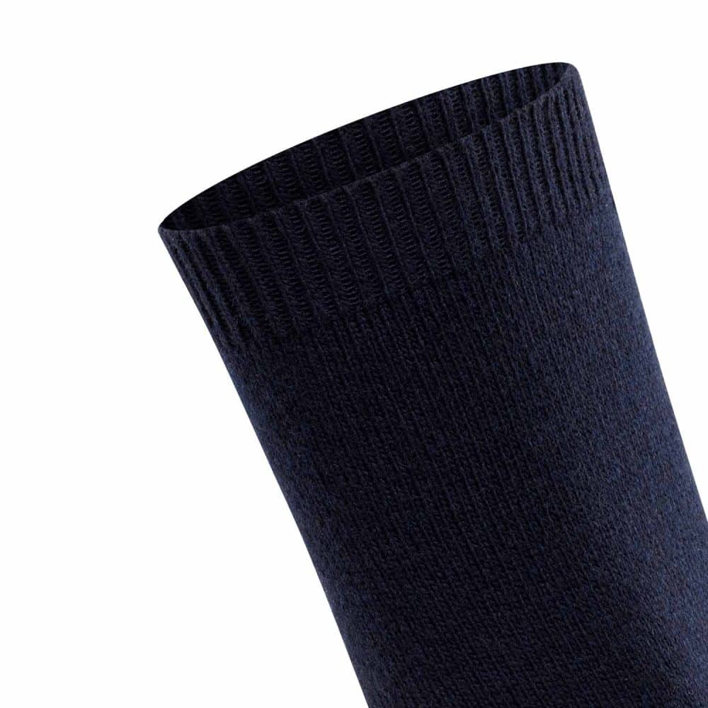 FALKE Cosy Wool Dark Navy, mörkblåa damstrumpor, närbild av mudden