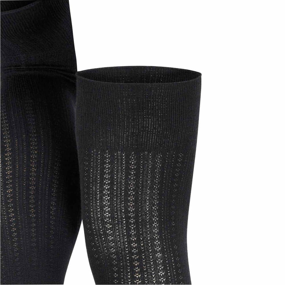 Esprit Fashion Overknees Black, detalj av låret
